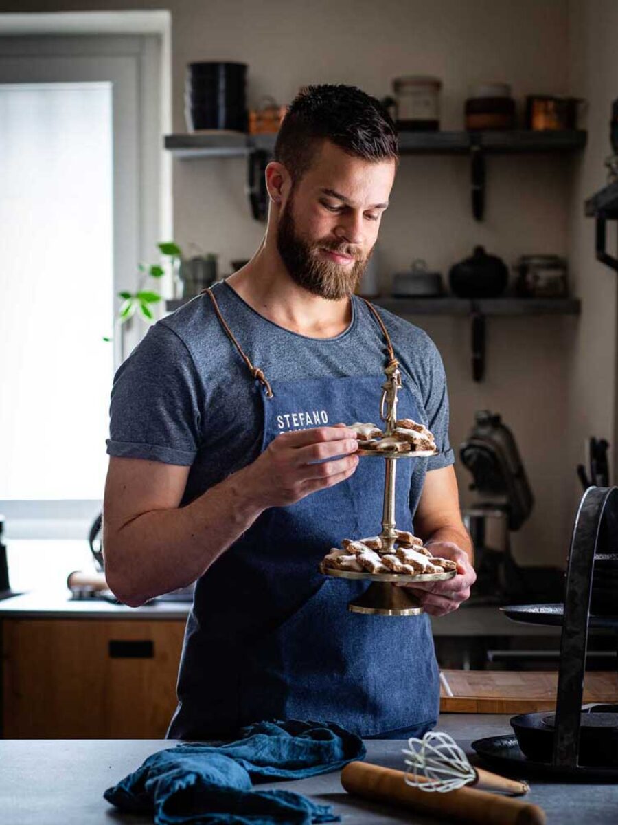 Stefano con i suoi amati biscotti
